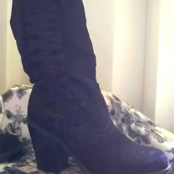 WOMENS BOOT KENSIE GIRL pull on BLACK  with Pleated RUFFLE Faux Suede VINTAGE 8 - Picture 2 of 3